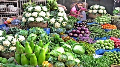 বাজারে শীতের সবজি, ছুঁতে পারছেন না ক্রেতারা!