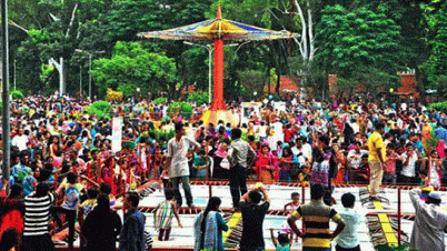 বিনোদন কেন্দ্রে উপচে পড়া ভিড়