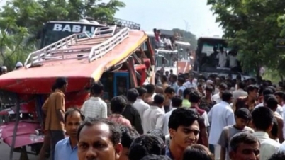 সড়কে নিরাপত্তা দেবে কে?