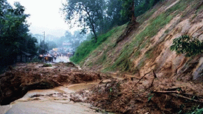 ভারী বর্ষণে  পাহাড় ধসের আশঙ্কা