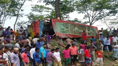 সড়ক দুর্ঘটনায় নিহত ৬