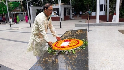 বঙ্গবন্ধুর প্রতিকৃতিতে শ্রদ্ধা মেয়র লিটনের