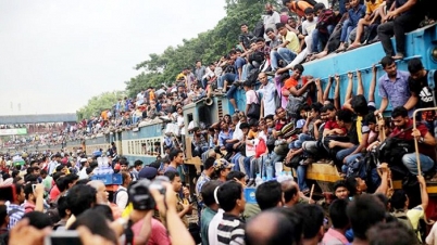 ট্রেনের ছাদে ভ্রমণ করলে জেল-জরিমানা