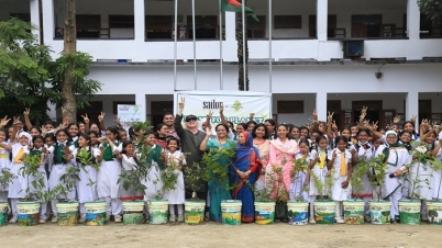 মতিঝিল বালিকা বিদ্যালয়ে নান্দনিক বাগান করলো ছাত্রীরা