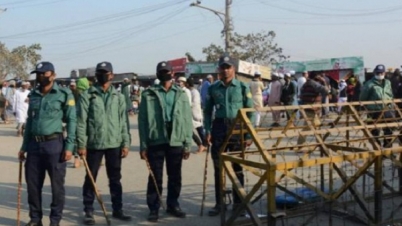 রাস্তায় চলাচল করতে বিশেষ ‘পাস’ লাগবে