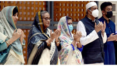 টুঙ্গিপাড়ায় বঙ্গবন্ধুর সমাধিতে প্রধানমন্ত্রীর শ্রদ্ধা