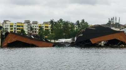  জলের তলায় কলকাতা বিমানবন্দরের রানওয়ে